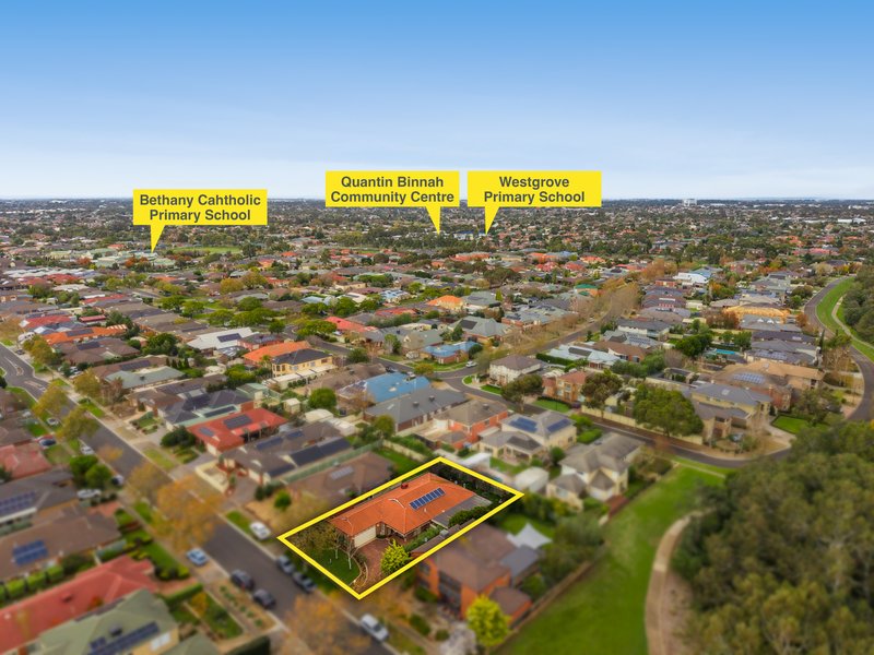 Photo - 35 Riversdale Drive, Werribee VIC 3030 - Image 22