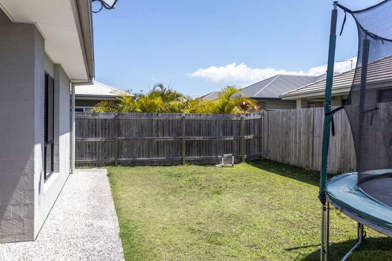 Photo - 35 Riviera Crescent, North Lakes QLD 4509 - Image 16