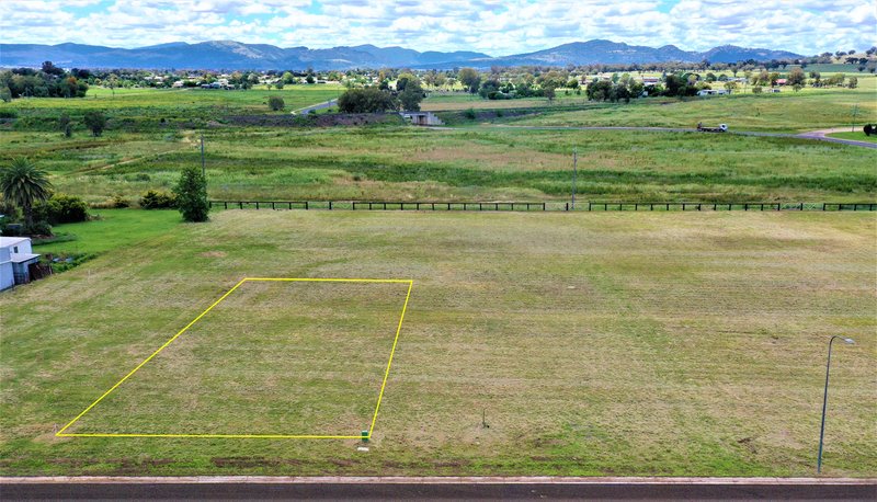 Photo - 35 Robey Avenue, Quirindi NSW 2343 - Image 2