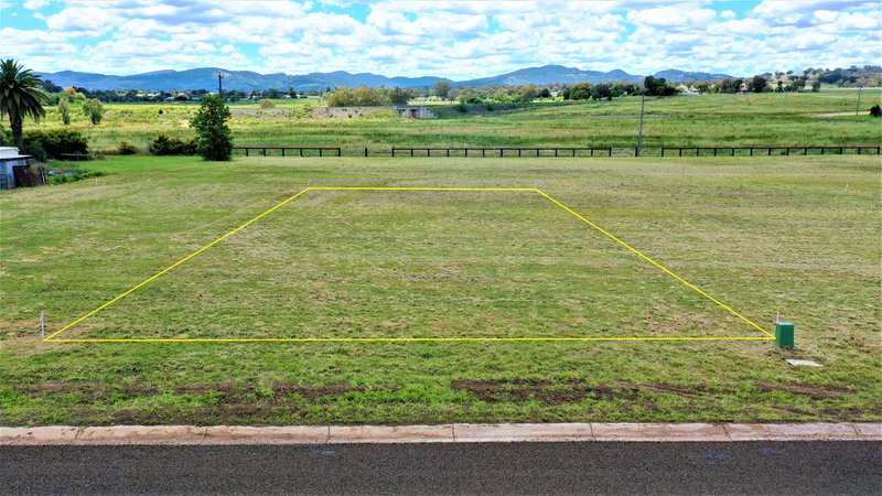 Photo - 35 Robey Avenue, Quirindi NSW 2343 - Image 4