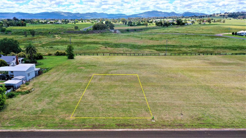 Photo - 35 Robey Avenue, Quirindi NSW 2343 - Image 7