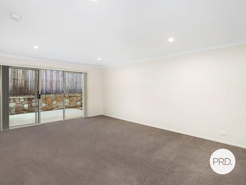 Photo - 35 Rockwood Street, Casey ACT 2913 - Image 2