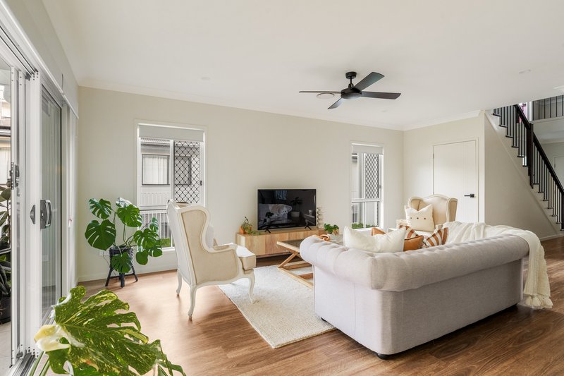 Photo - 35 Ronruth Street, The Gap QLD 4061 - Image 3