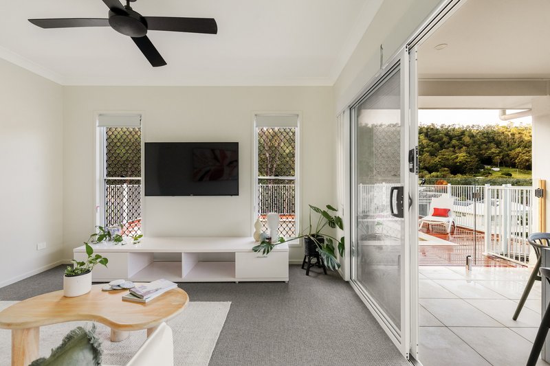 Photo - 35 Ronruth Street, The Gap QLD 4061 - Image 8
