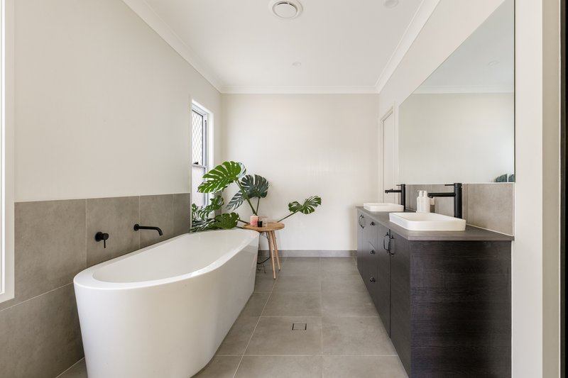 Photo - 35 Ronruth Street, The Gap QLD 4061 - Image 18