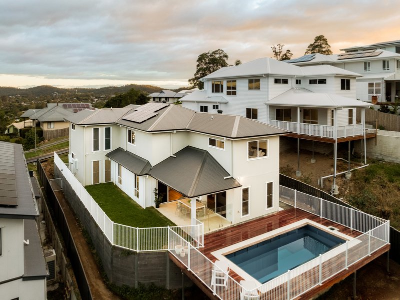 Photo - 35 Ronruth Street, The Gap QLD 4061 - Image 25