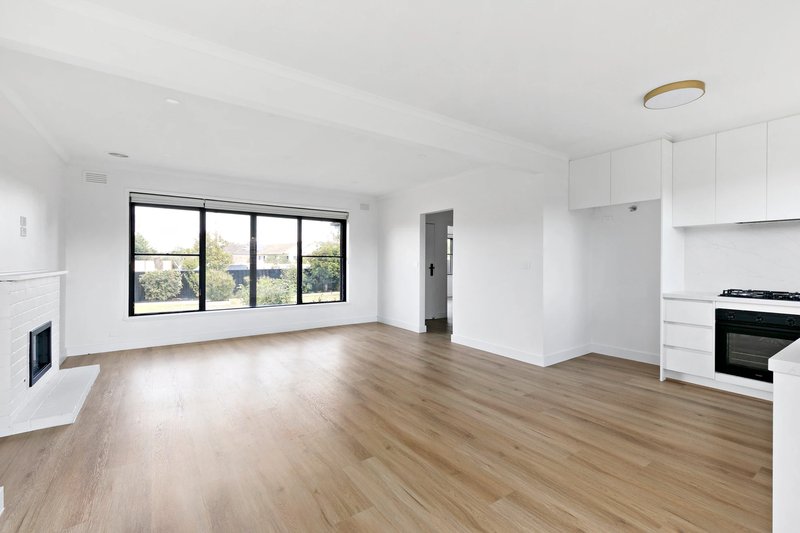 Photo - 35 Rosedale Crescent, Dallas VIC 3047 - Image 3