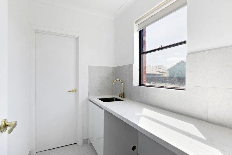 Photo - 35 Rosedale Crescent, Dallas VIC 3047 - Image 10