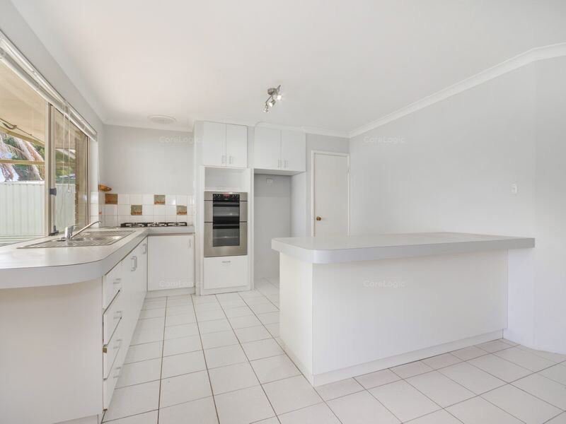 Photo - 35 Rosella Circle, Ballajura WA 6066 - Image 3