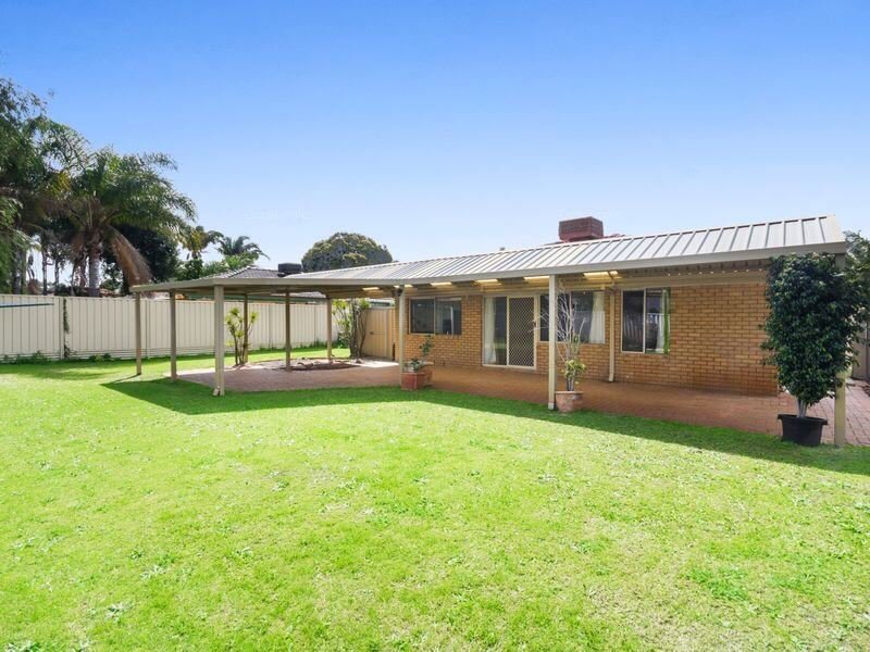 Photo - 35 Rosella Circle, Ballajura WA 6066 - Image 10