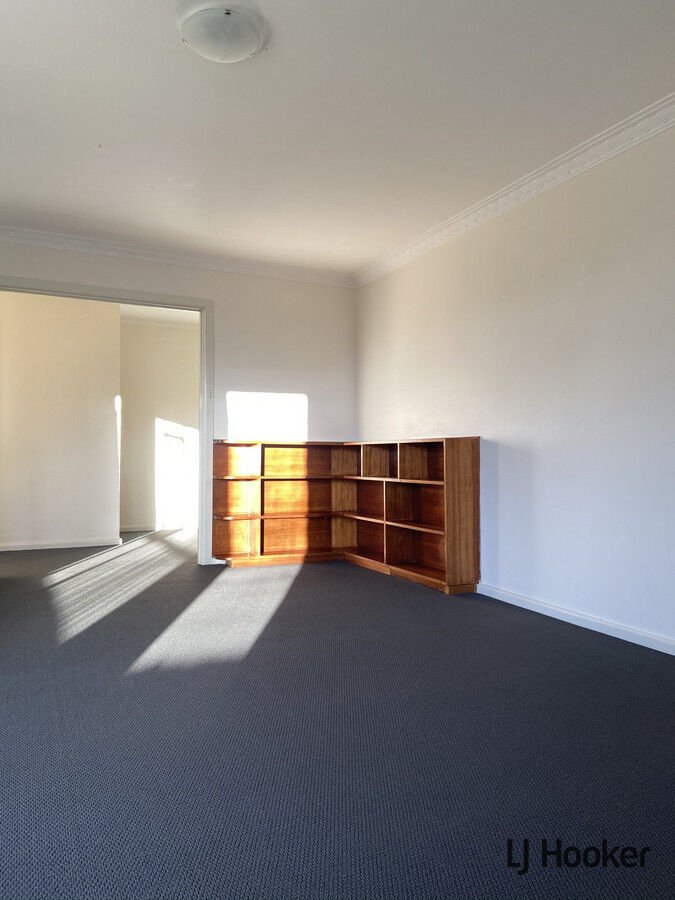 Photo - 35 Russell Street, Hackett ACT 2602 - Image 12