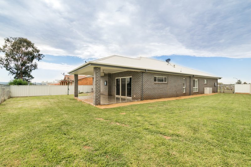 Photo - 35 Salter Drive, Dubbo NSW 2830 - Image 9