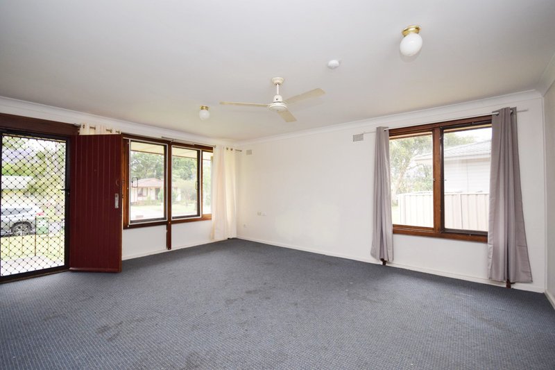 Photo - 35 Sampson Crescent, Bomaderry NSW 2541 - Image 6