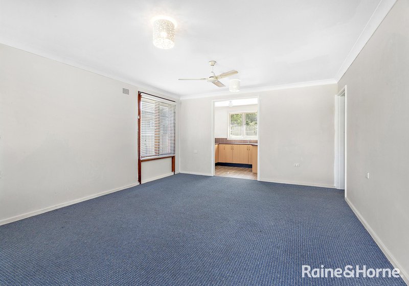 Photo - 35 Sampson Crescent, Bomaderry NSW 2541 - Image 11