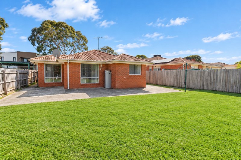 Photo - 35 Sandover Drive, Roxburgh Park VIC 3064 - Image 11