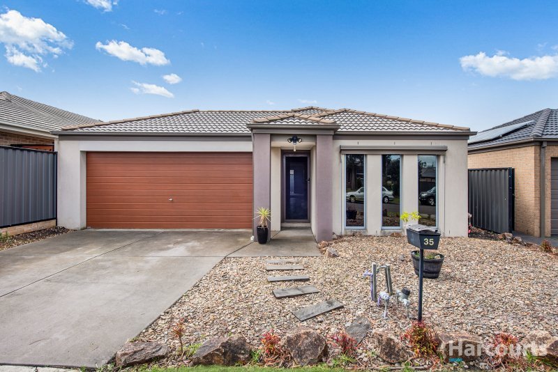 35 Sienna Way, Pakenham VIC 3810