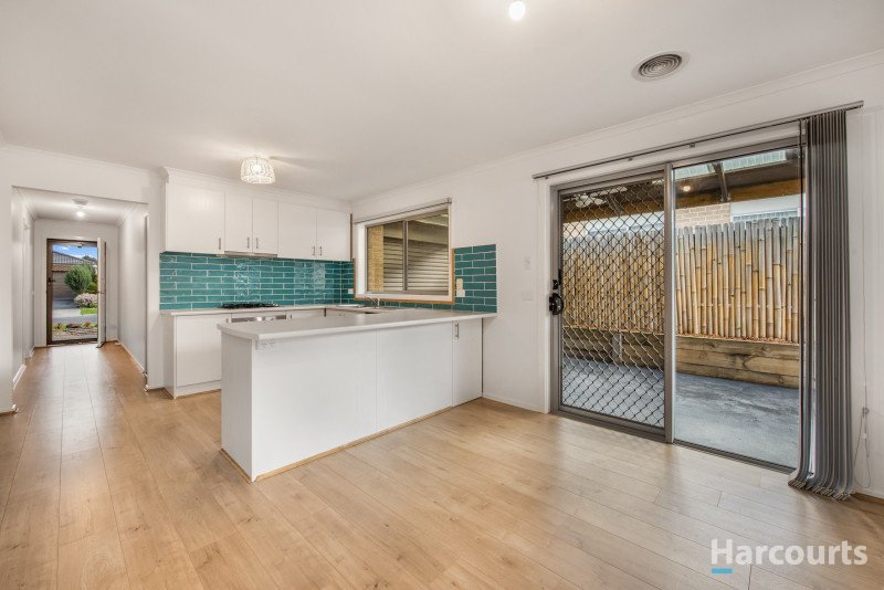 Photo - 35 Sienna Way, Pakenham VIC 3810 - Image 2