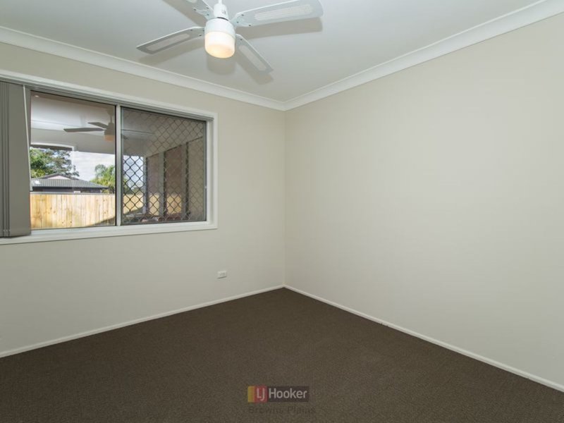 Photo - 35 Silvertop Street, Hillcrest QLD 4118 - Image 6