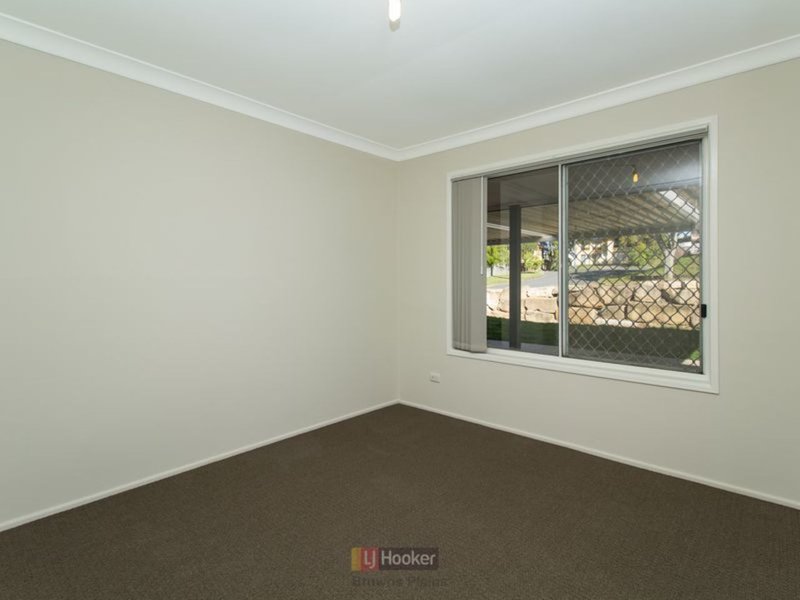 Photo - 35 Silvertop Street, Hillcrest QLD 4118 - Image 9