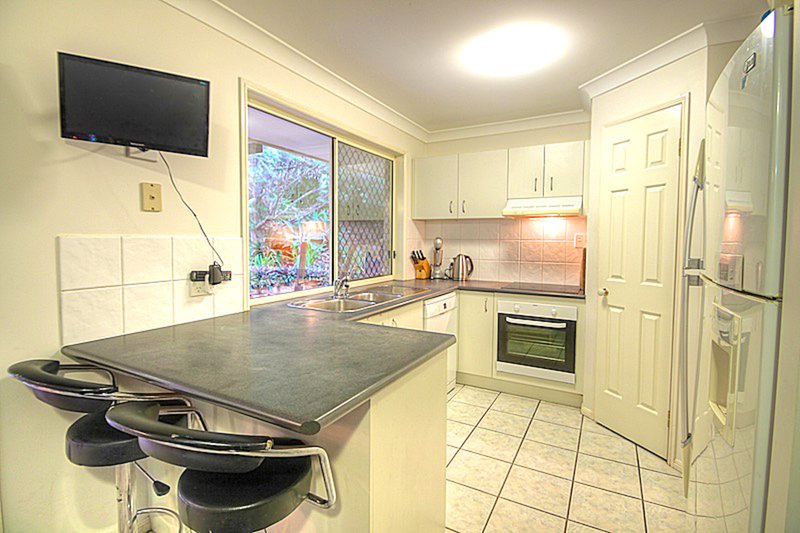 Photo - 35 Skinner Crescent, Silkstone QLD 4304 - Image 2