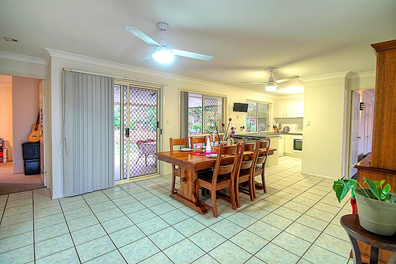 Photo - 35 Skinner Crescent, Silkstone QLD 4304 - Image 4