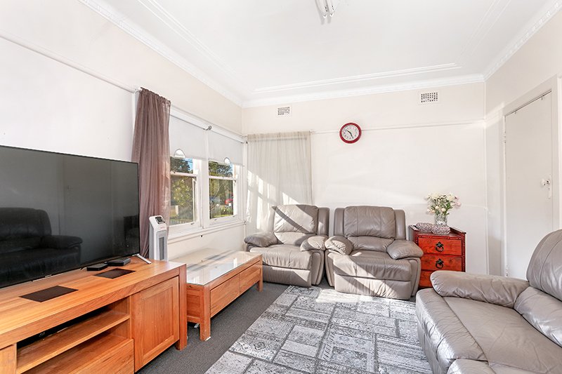 Photo - 35 South Creek Road, Dee Why NSW 2099 - Image 4