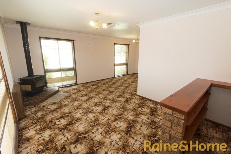 Photo - 35 Springfield Way, Dubbo NSW 2830 - Image 4