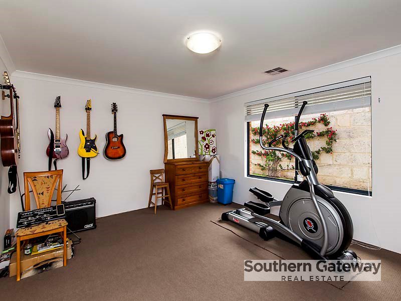 Photo - 35 Stokesay Street, Orelia WA 6167 - Image 2