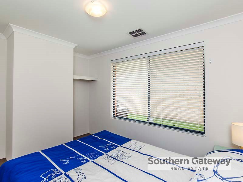 Photo - 35 Stokesay Street, Orelia WA 6167 - Image 6