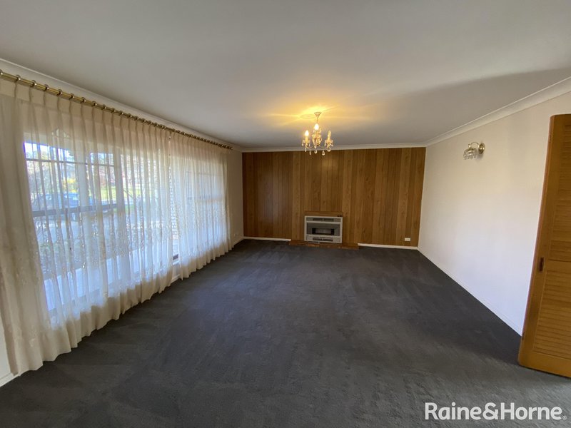 Photo - 35 Sunny South Crescent, Orange NSW 2800 - Image 2