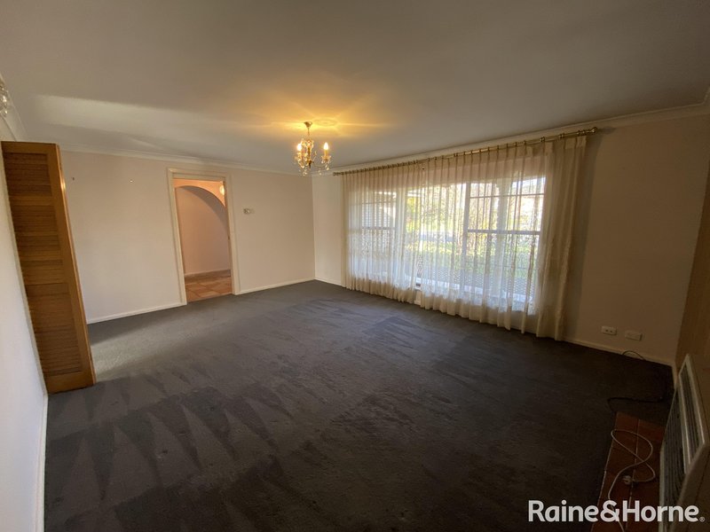 Photo - 35 Sunny South Crescent, Orange NSW 2800 - Image 3
