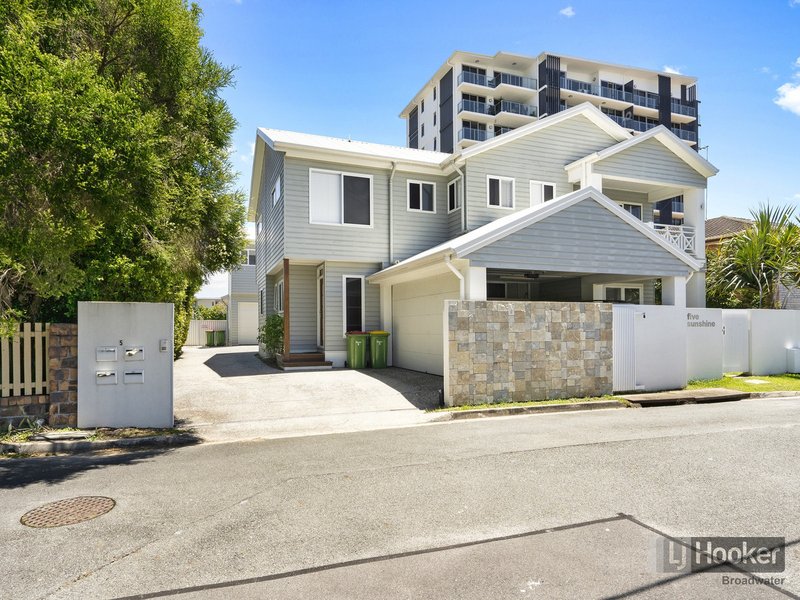 Photo - 3/5 Sunshine Court, Labrador QLD 4215 - Image 2