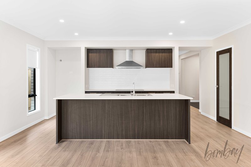 Photo - 35 Swiss Boulevard, Donnybrook VIC 3064 - Image 5
