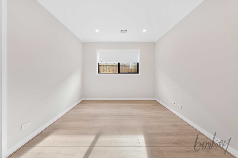 Photo - 35 Swiss Boulevard, Donnybrook VIC 3064 - Image 8