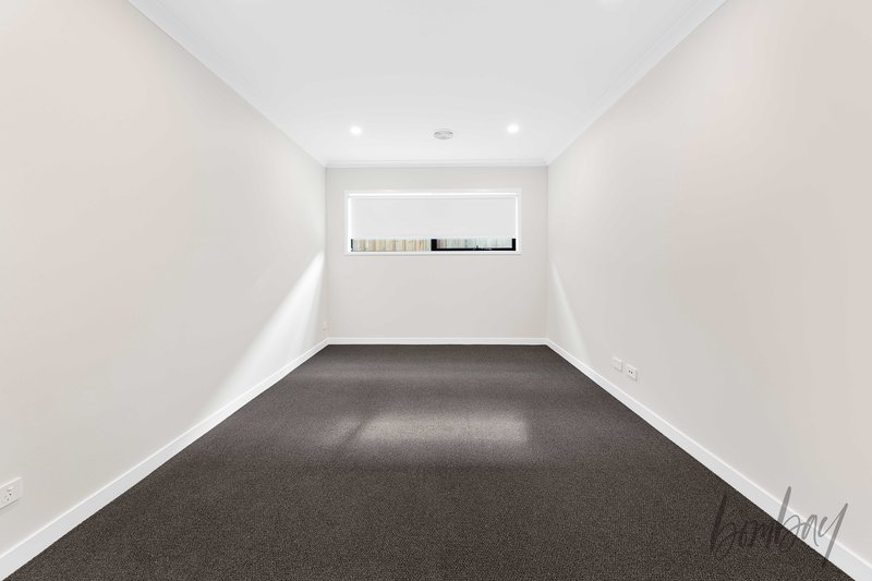 Photo - 35 Swiss Boulevard, Donnybrook VIC 3064 - Image 9