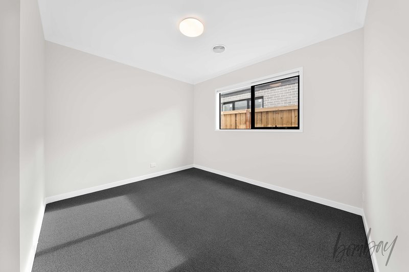Photo - 35 Swiss Boulevard, Donnybrook VIC 3064 - Image 10
