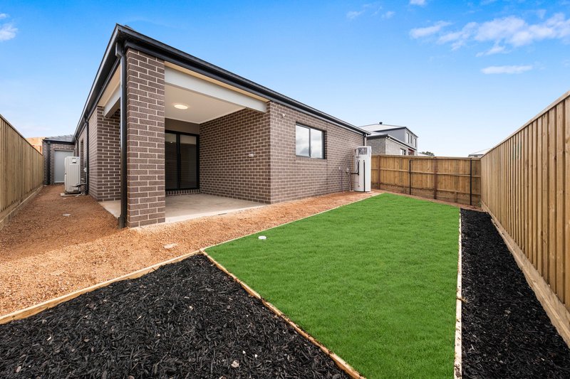 Photo - 35 Swiss Boulevard, Donnybrook VIC 3064 - Image 15