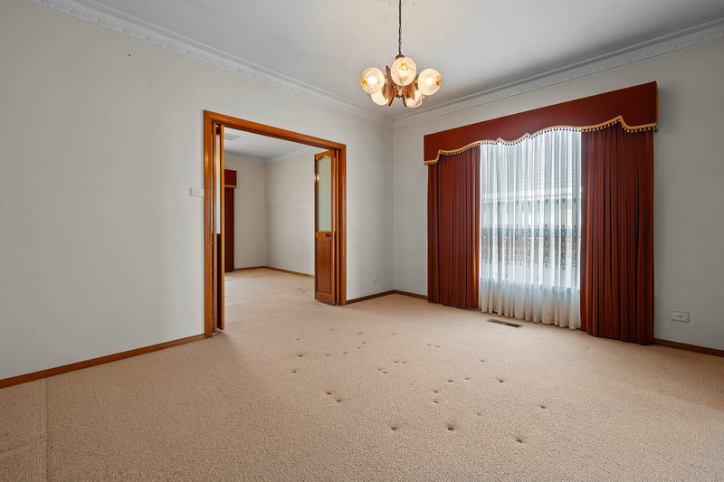 Photo - 35 Symon Crescent, Thomastown VIC 3074 - Image 2