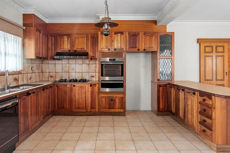 Photo - 35 Symon Crescent, Thomastown VIC 3074 - Image 3