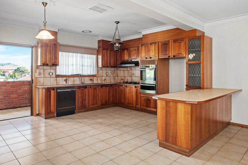 Photo - 35 Symon Crescent, Thomastown VIC 3074 - Image 4