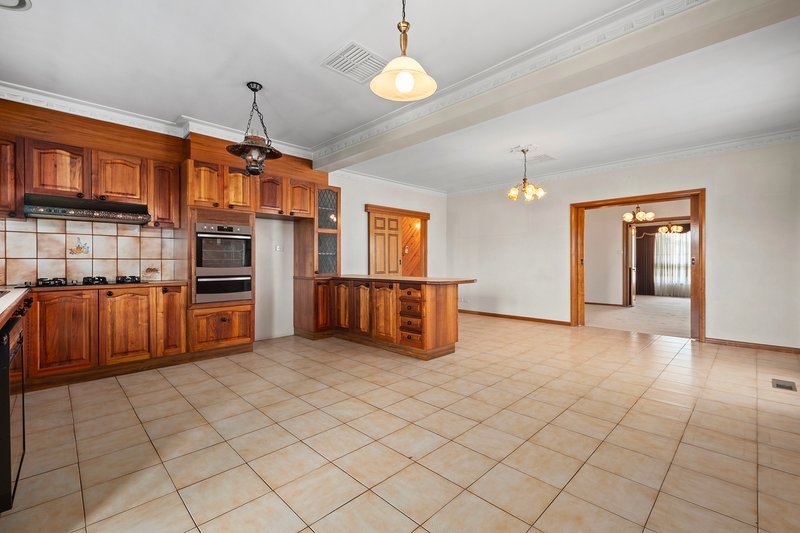 Photo - 35 Symon Crescent, Thomastown VIC 3074 - Image 7