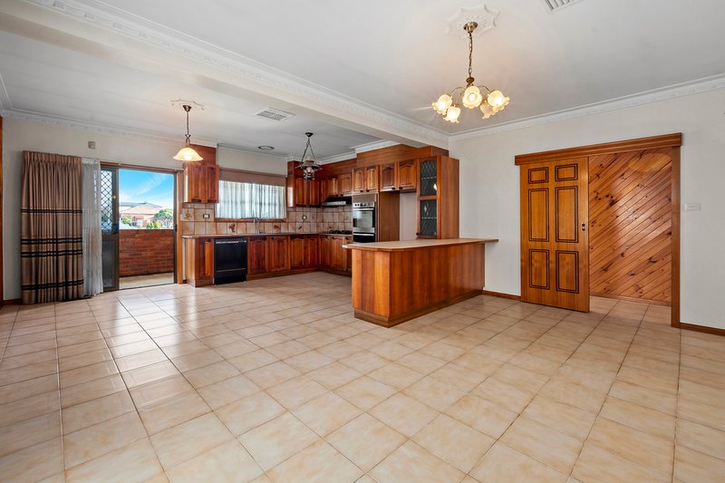 Photo - 35 Symon Crescent, Thomastown VIC 3074 - Image 8
