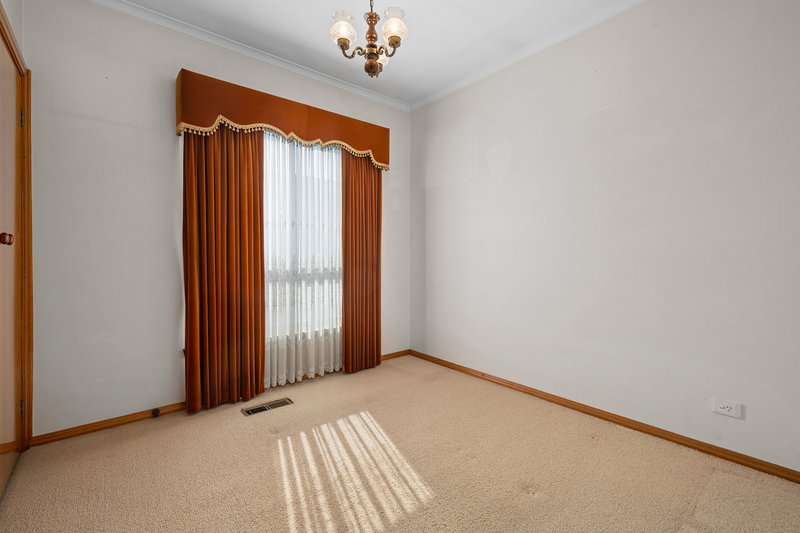 Photo - 35 Symon Crescent, Thomastown VIC 3074 - Image 10