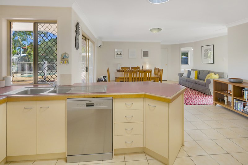 Photo - 35 Talwong Street, Manly West QLD 4179 - Image 2