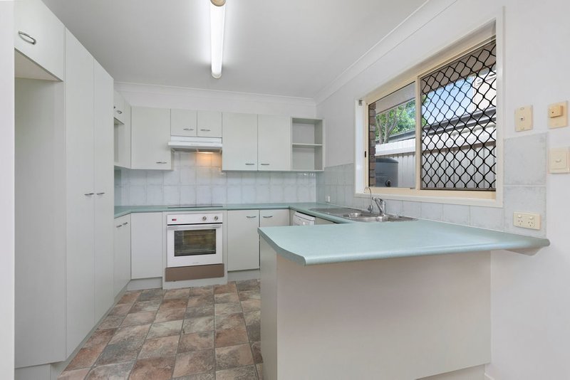 Photo - 35 Tangorin Street, Wynnum QLD 4178 - Image 2