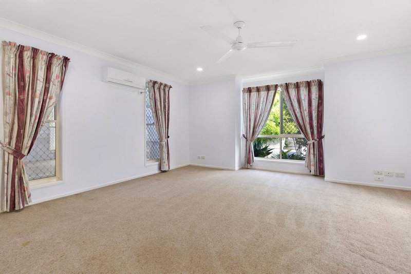 Photo - 35 Tangorin Street, Wynnum QLD 4178 - Image 3