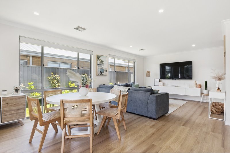 Photo - 35 Templetonia Rise, Lake Coogee WA 6166 - Image 21