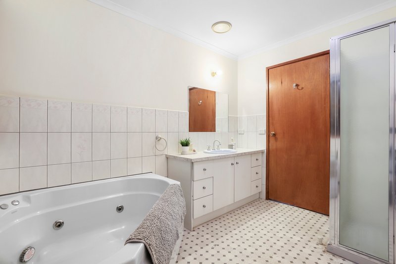 Photo - 35 Tetragona Quadrant, Rowville VIC 3178 - Image 16