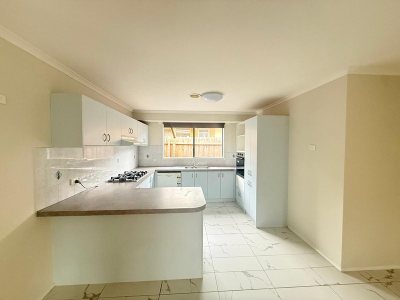 Photo - 35 The Parkway, Hampton Park VIC 3976 - Image 3