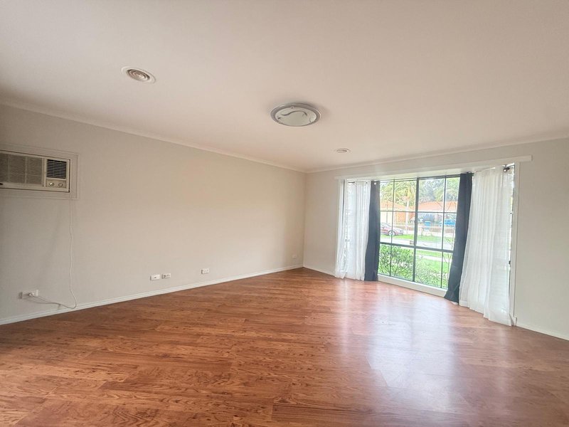 Photo - 35 The Parkway, Hampton Park VIC 3976 - Image 5
